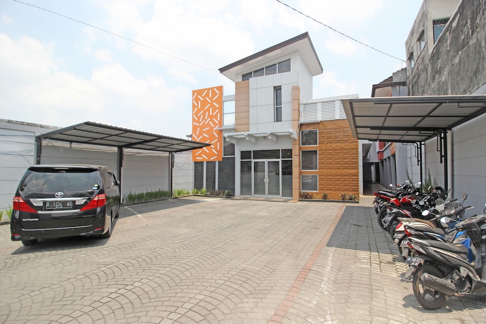 Reddoorz Near Hartono Mall 3 29/30