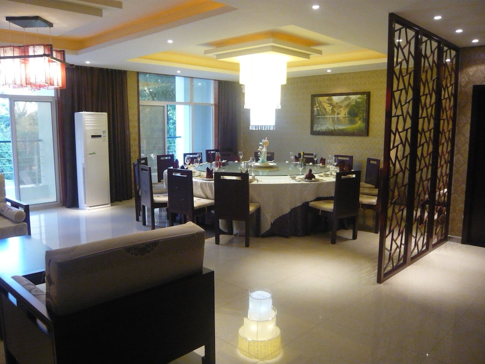 Kololo Courts Hotel & Restaurant 22/40