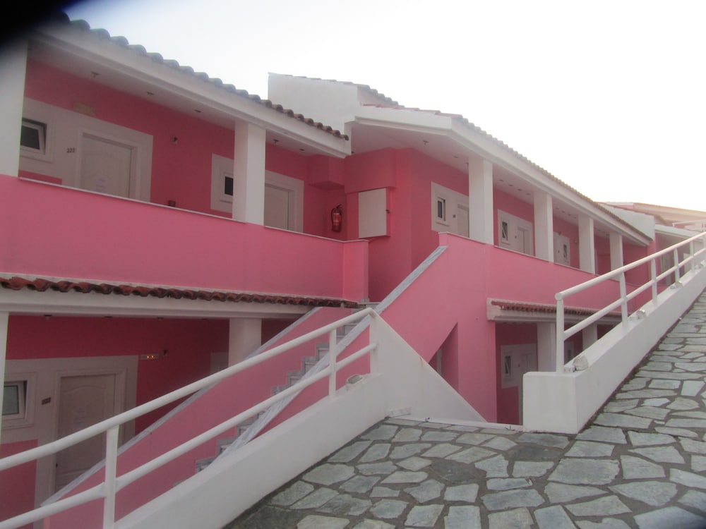 The Pink Palace 2/51