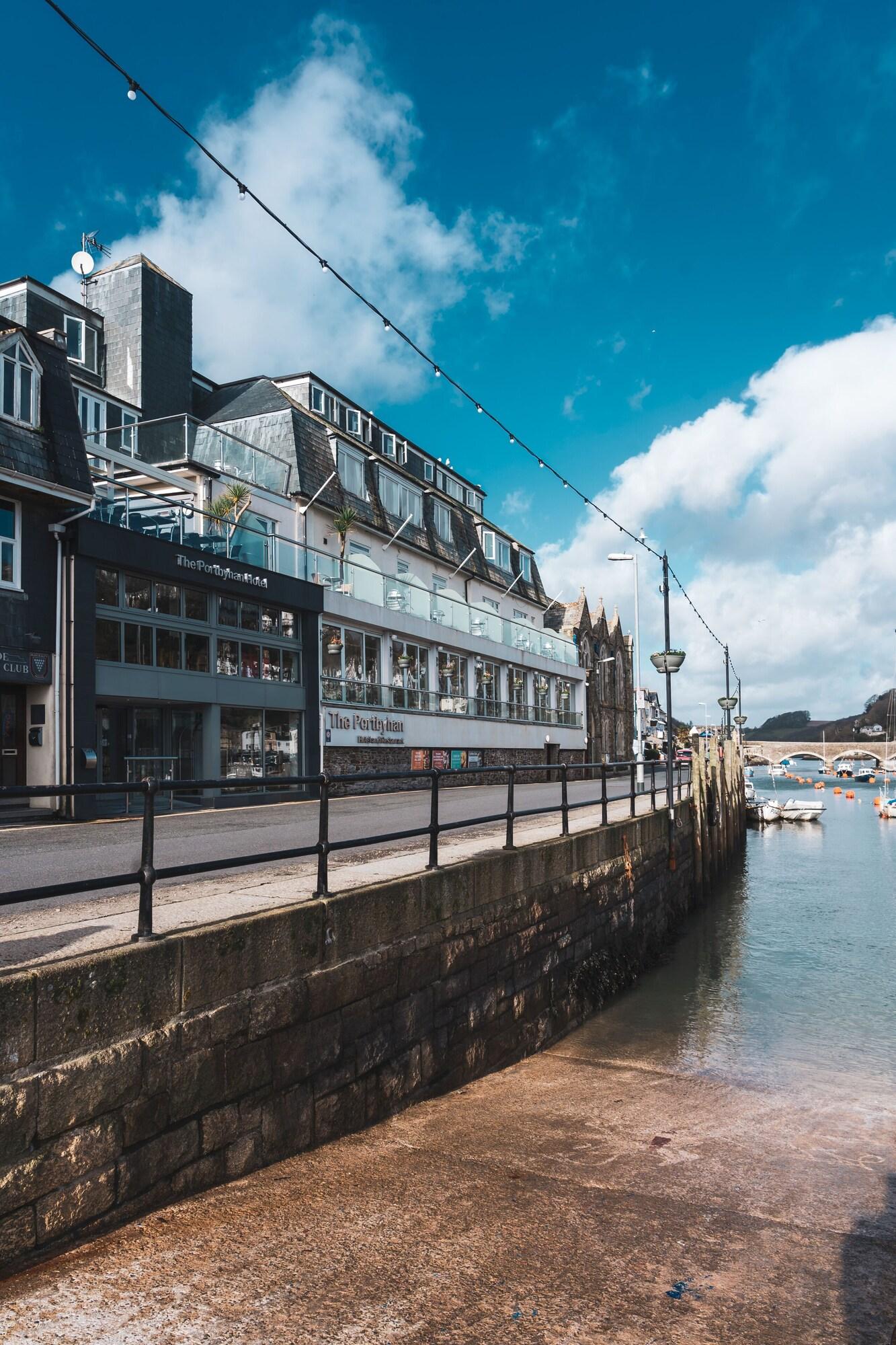 Portbyhan Hotel 23/25