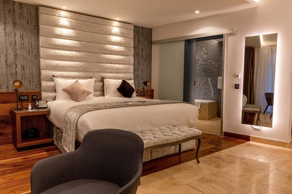 The Village Boutique and Spa 32/72