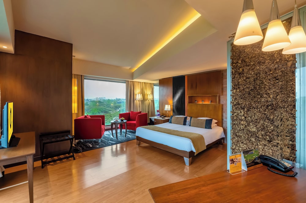 SUITE, BATHTUB