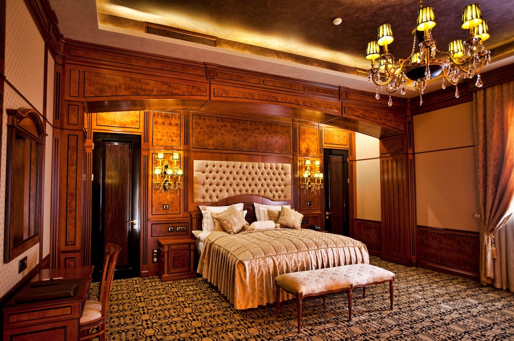 Multi Grand Hotel 32/68