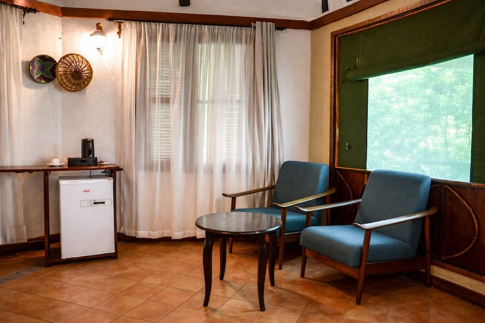 SELOUS KINGA LODGE 36/48