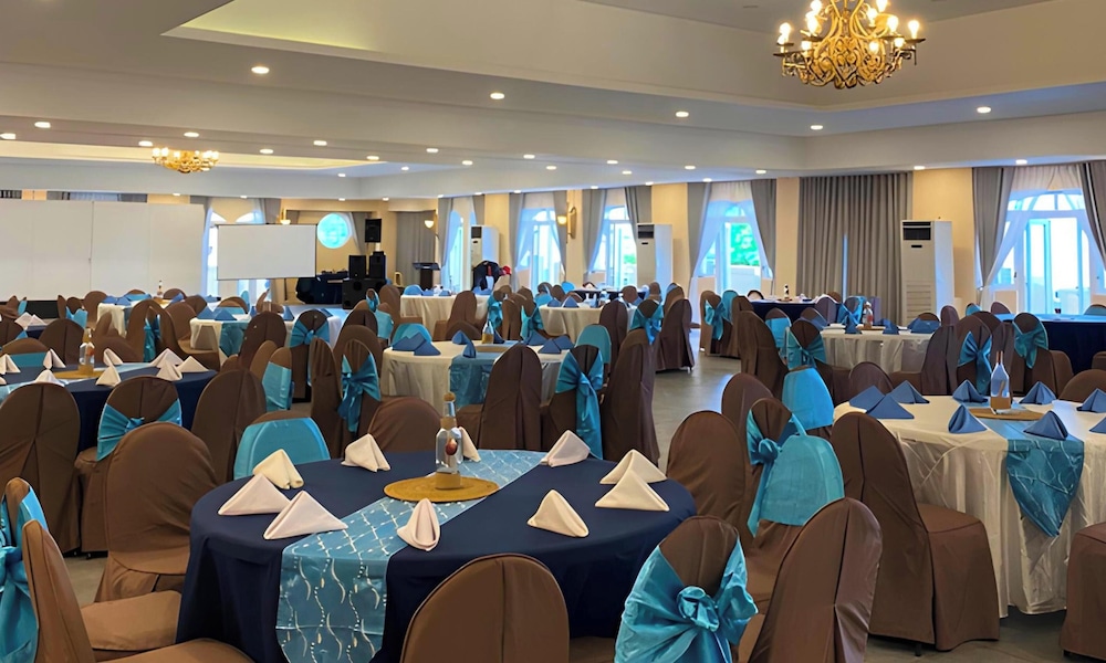 VISTA MAR BEACH RESORT AND COUNTRY CLUB 35/50