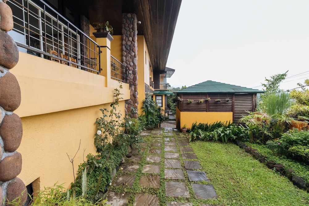 Reddoorz Plus The Ridge Tagaytay City 19/23