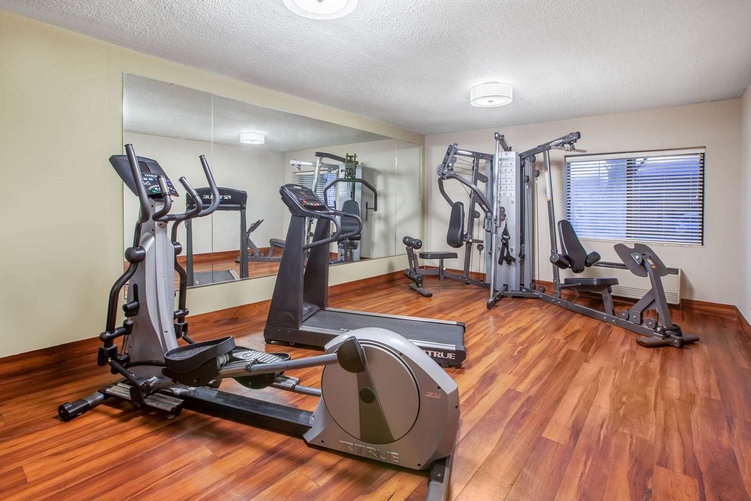 Baymont By Wyndham Grand Rapids Southeast 19/38