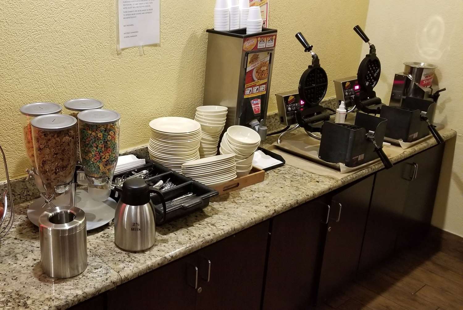 Ramada By Wyndham Houston Intercontinental Airport East 10/33