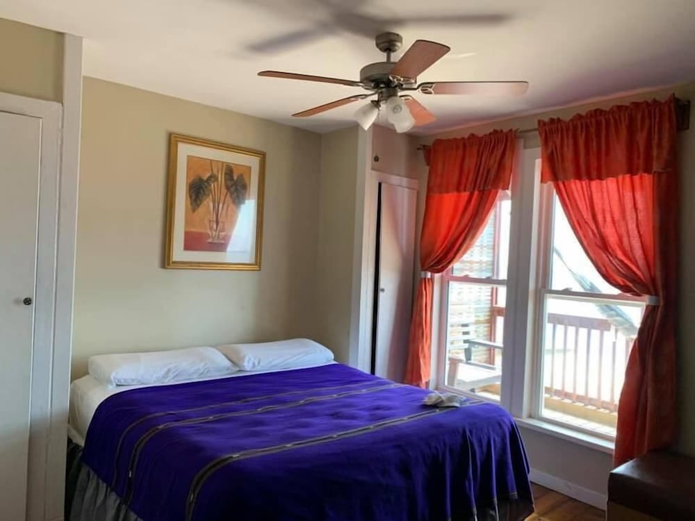 ROOM, KING BED, OCEAN FRONT