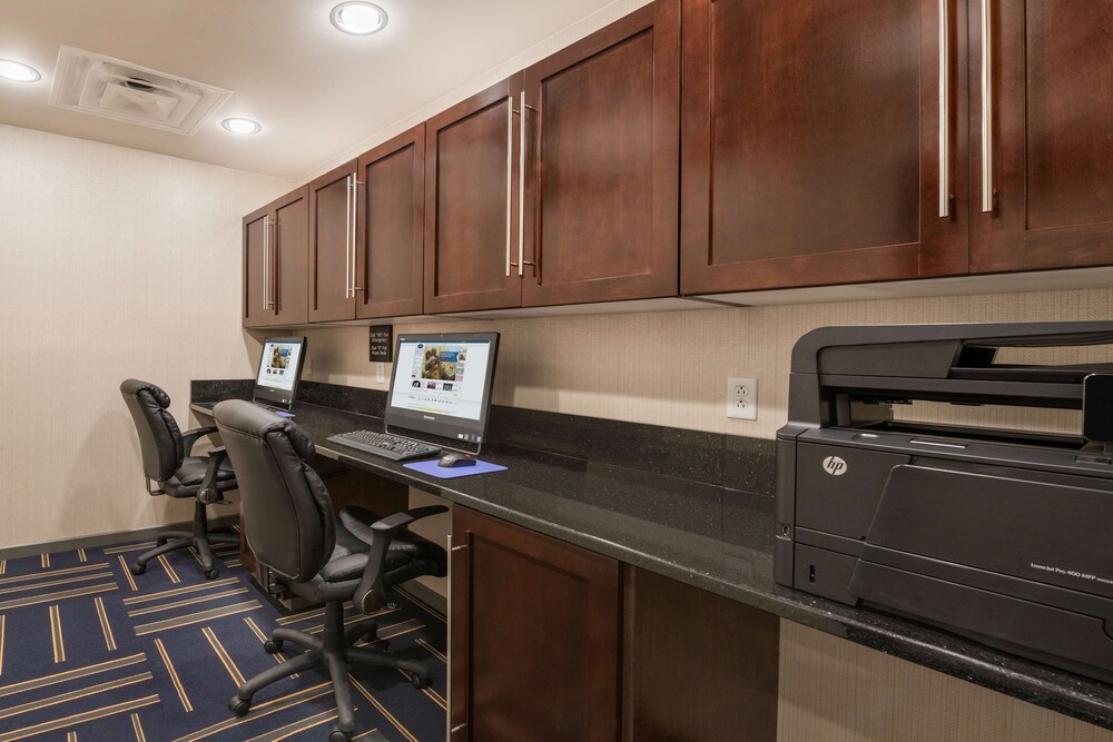 Hampton Inn & Suites Lavonia 32/38