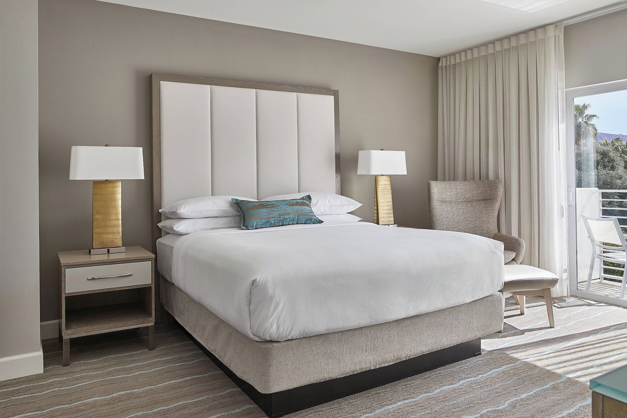 Premier, King Bed, Mountain View, Balcony
