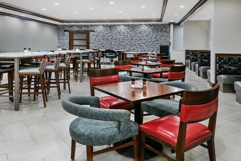 Holiday Inn Hotel & Suites College Station-Aggieland 42/69