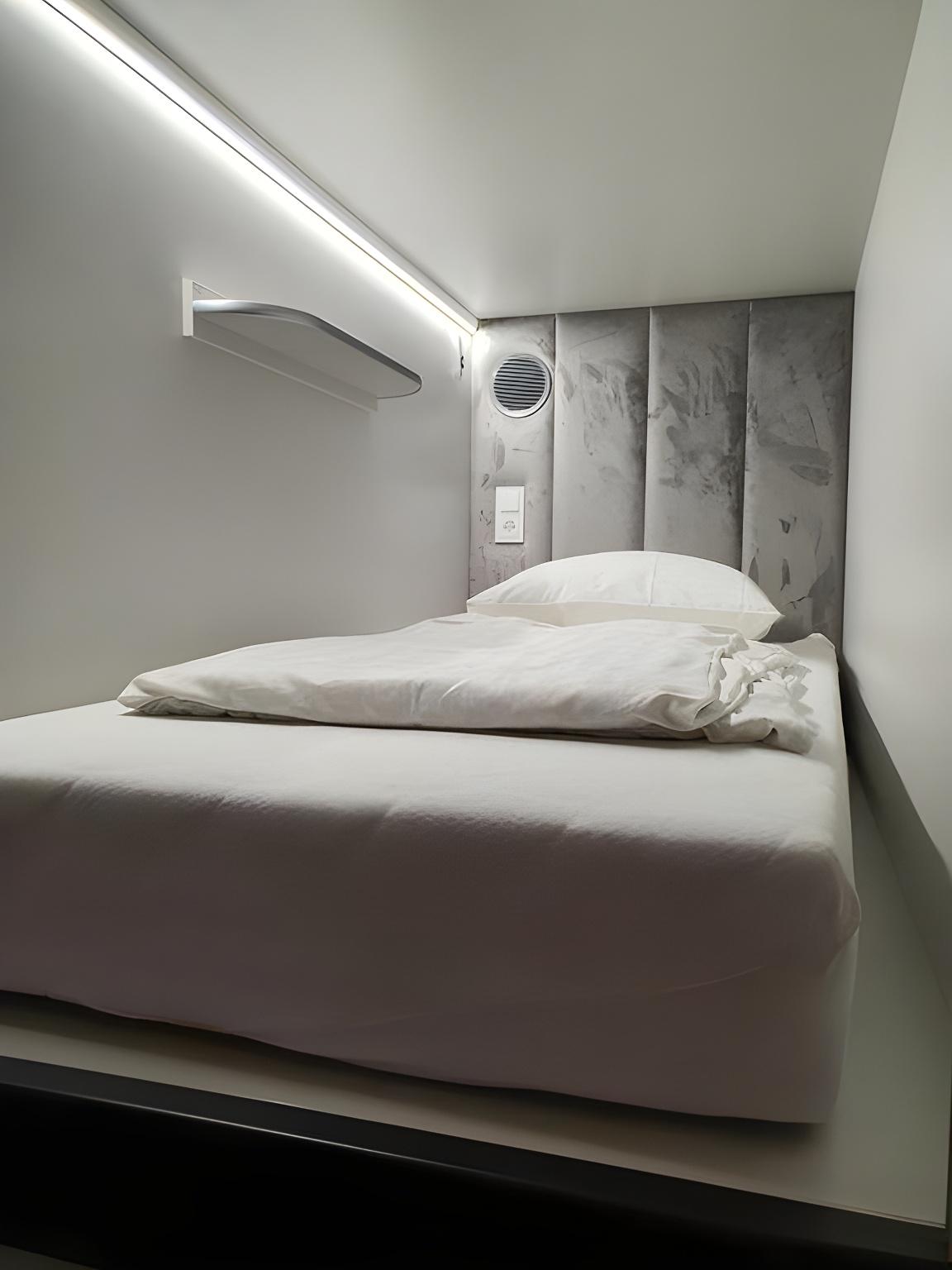 Capsule, Deluxe, Shared Bathroom