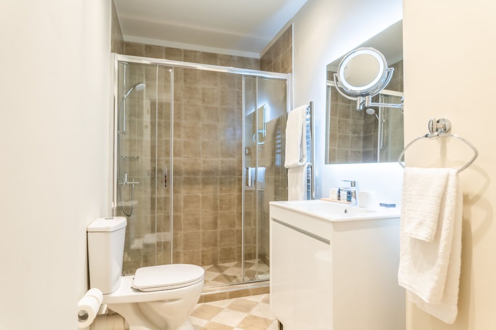 33 Solonos Suites 45/50