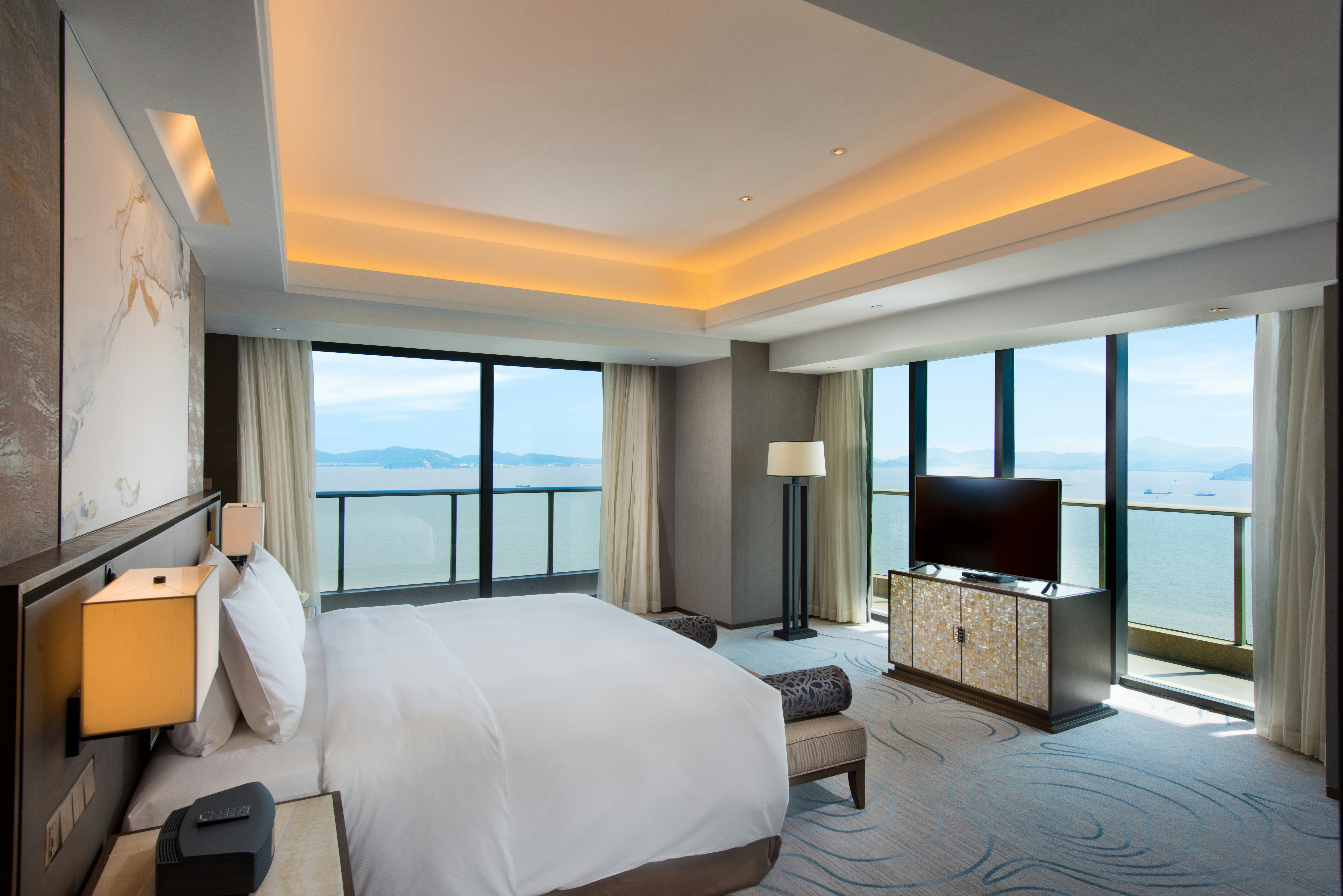 Executive, Suite