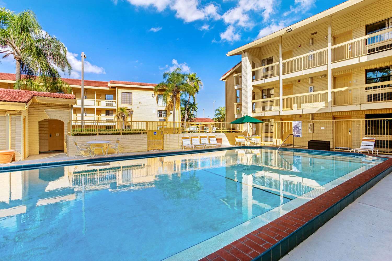 La Quinta Inn by Wyndham Tampa Bay Pinellas Park Clearwater 6/56
