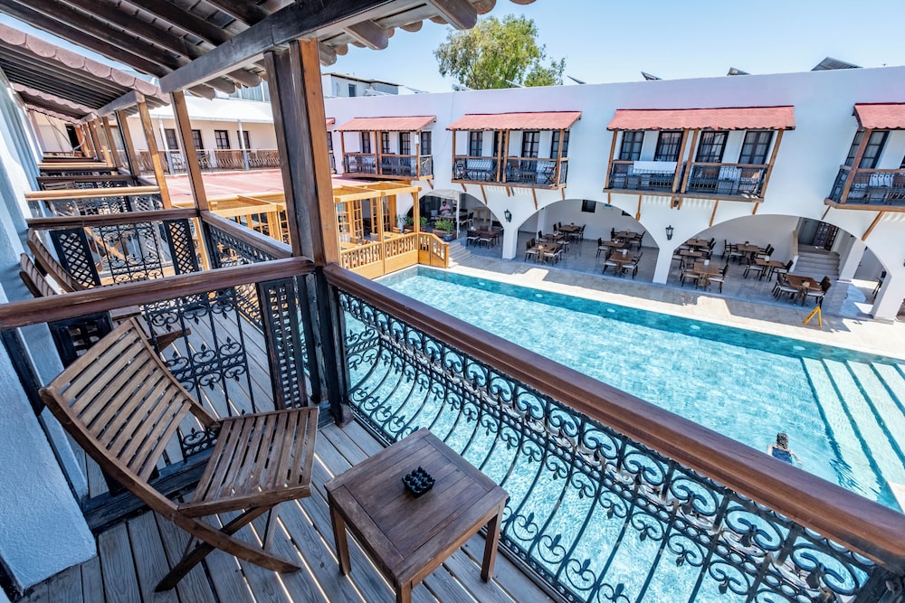 Costa Bitezhan Hotel 46/73