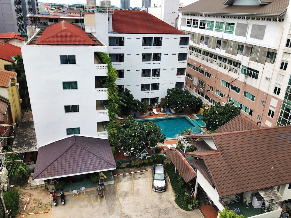Sutus Court 1 19/66