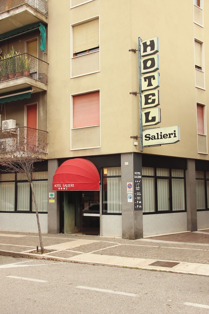 HOTEL SALIERI 3/70