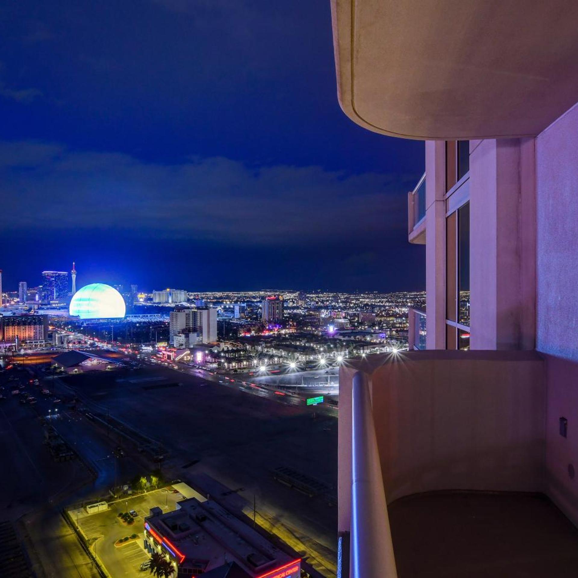 SPHERE VIEW - Signature MGM Resort Lucky Gem Penthouse & Luxury Suites 27817 6/44
