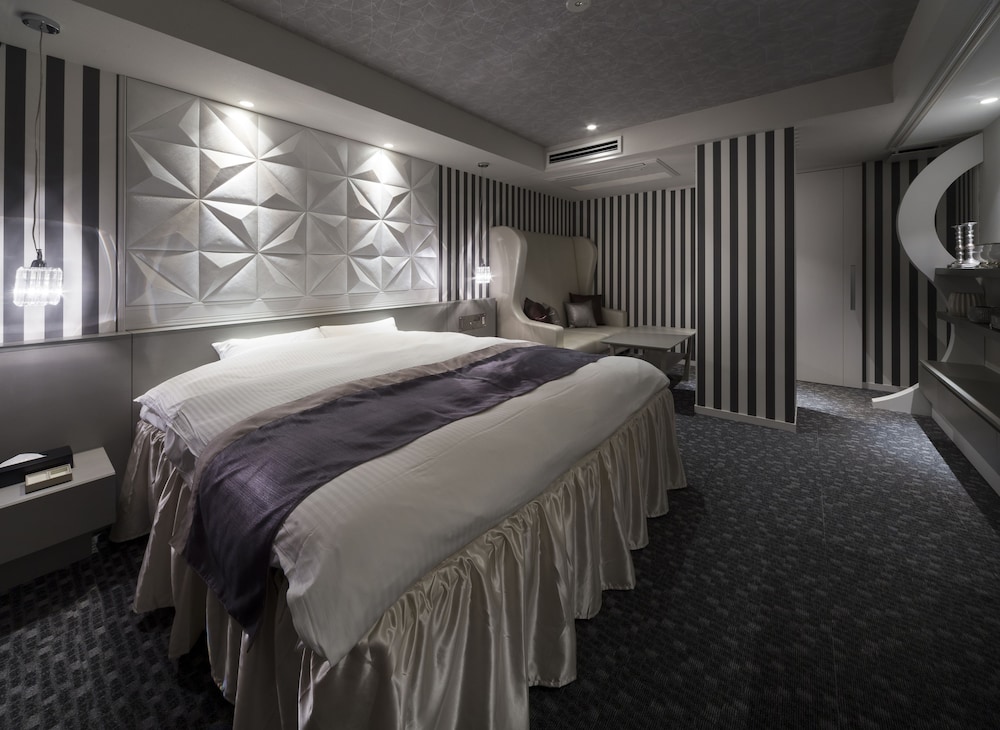 N Hotel 28/58
