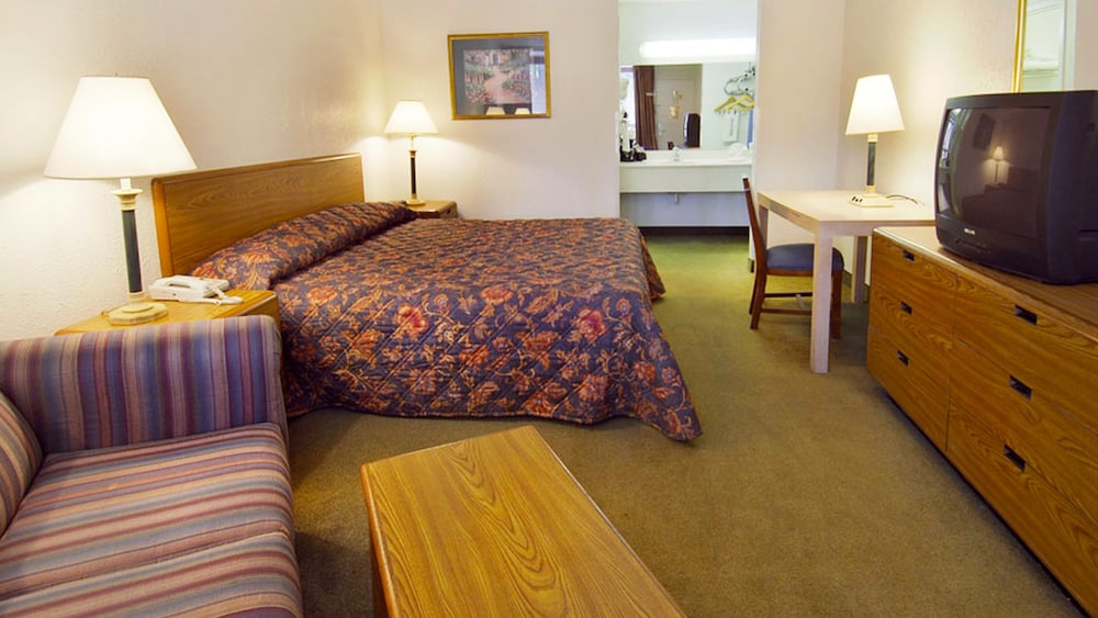 Magnuson Grand Hotel and Conference Center Tyler 13/59