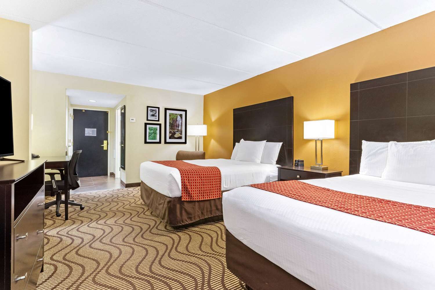Comfort Inn & Suites Tampa North I-75 6/18