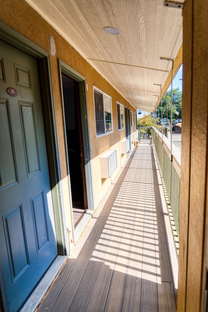 Budget Inn Motel 4/54