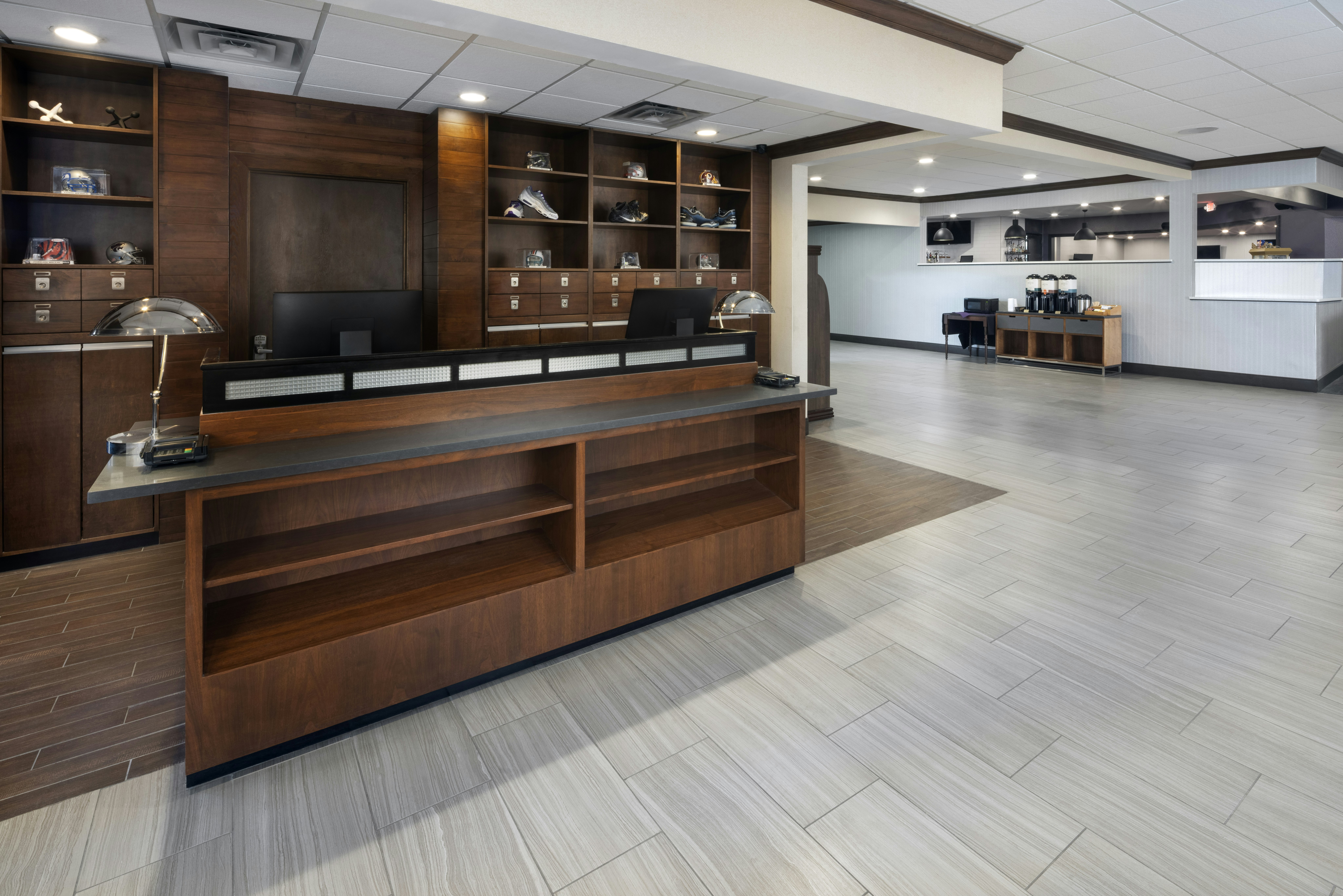Lobby at DoubleTree by Hilton Manhattan, KS, MANHATTAN - KS
