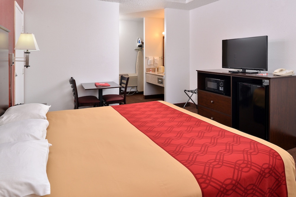 Bend Inn Suites Ex Econo Lodge 10/28