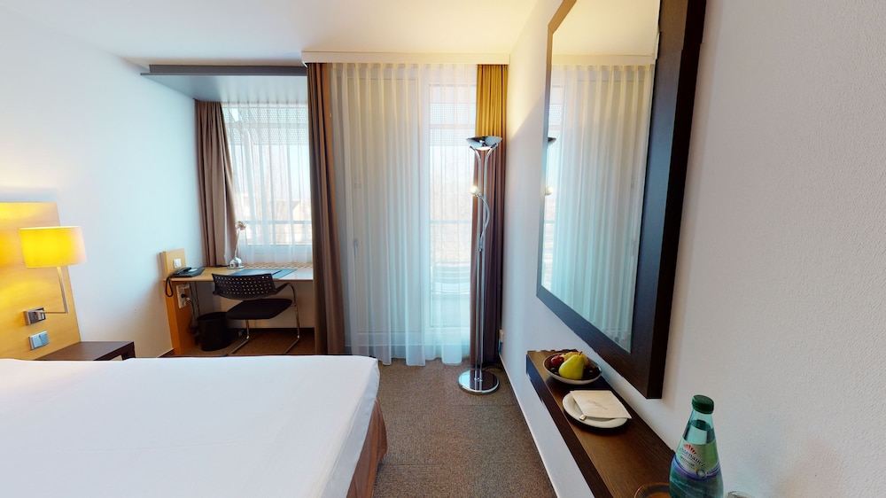 KONGRESSHOTEL POTSDAM AM TEMPLINER SEE 28/66