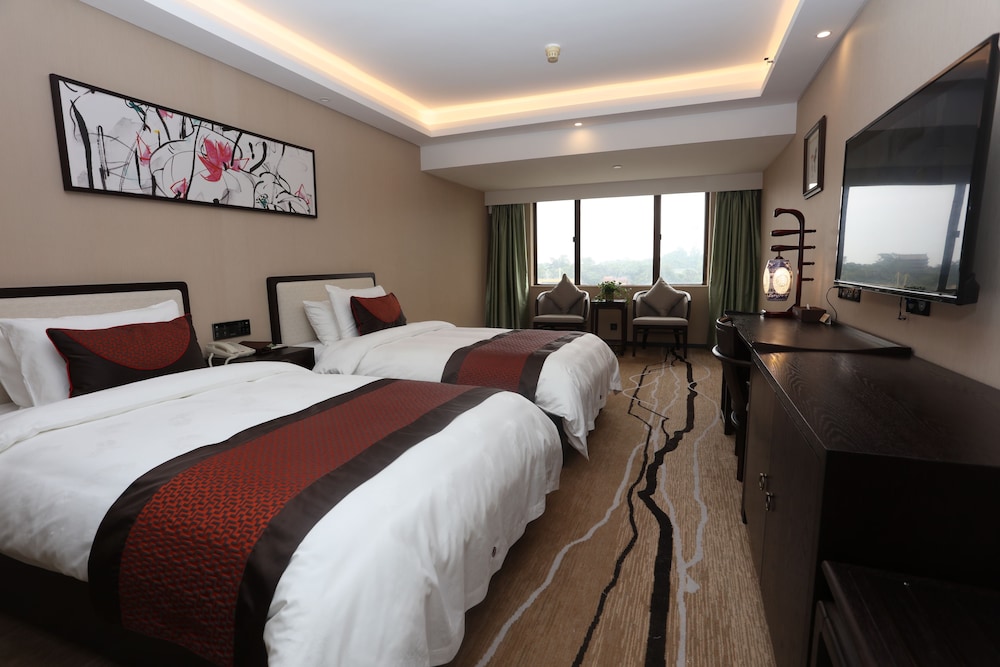 Guangdong Hotel (Sun Yat-sen Memorial Hall Station) 21/73