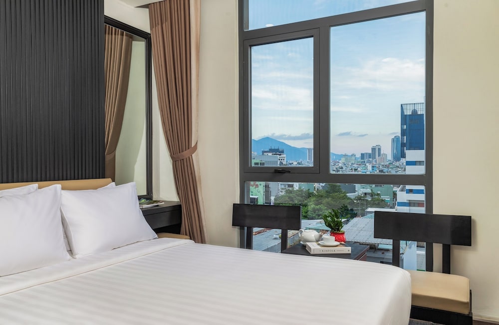 DELUXE, DOUBLE BED, CITY VIEW