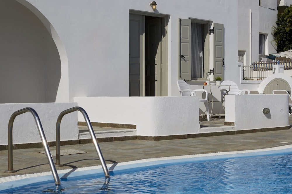 Nissos Thira Hotel 57/62