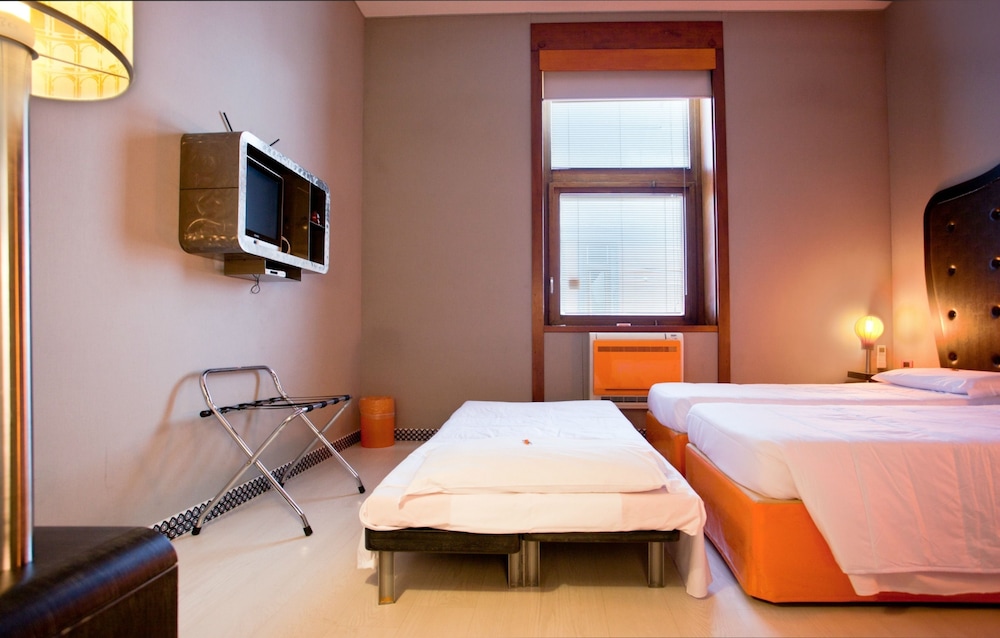 Orange Hotel 21/40