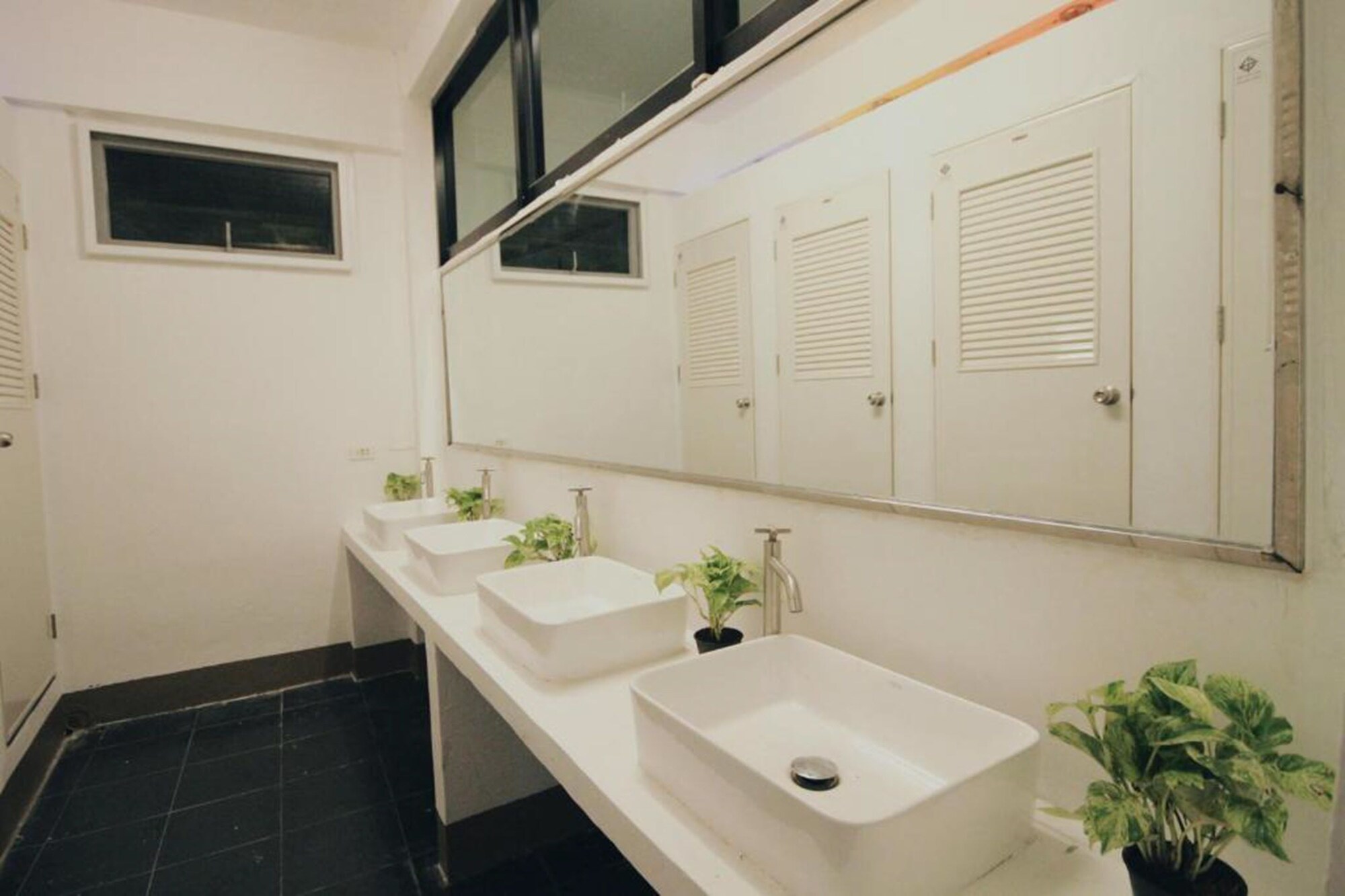 MIXED DORM, 10 BEDS