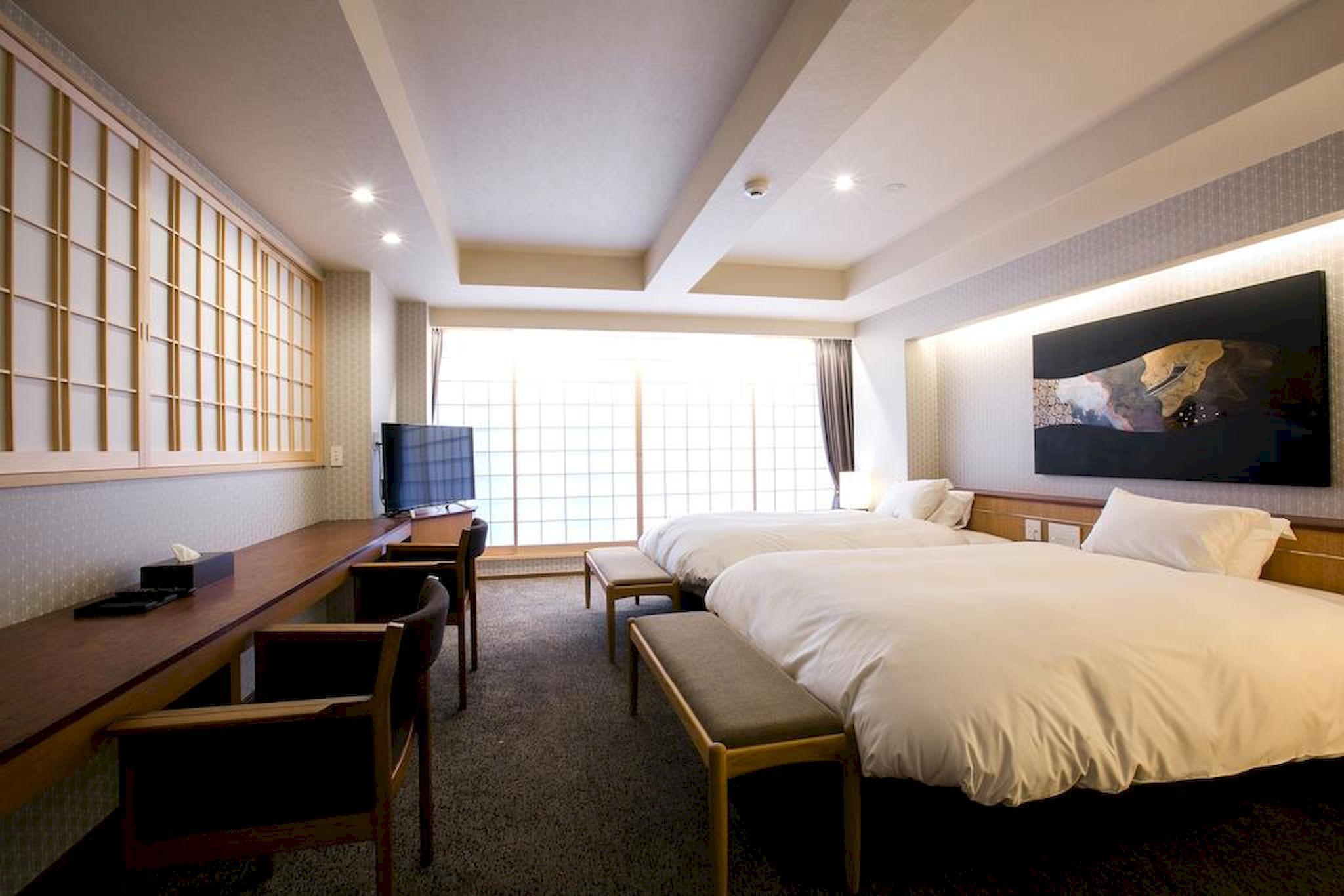 JUNIOR SUITE, 2 DOUBLE BEDS, 2 FUTON BEDS