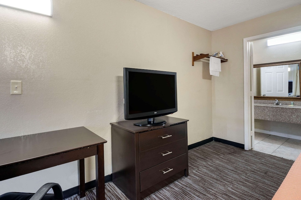 Rodeway Inn Clearwater-Largo 24/31