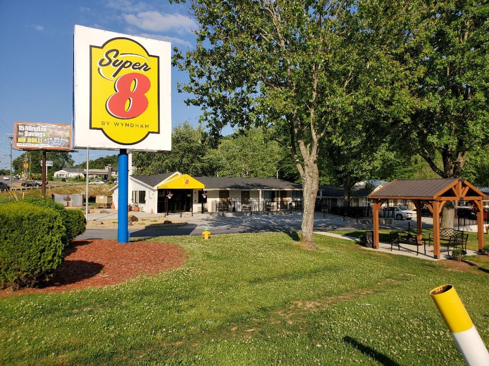 Super 8 by Wyndham Asheville/Biltmore 21/23