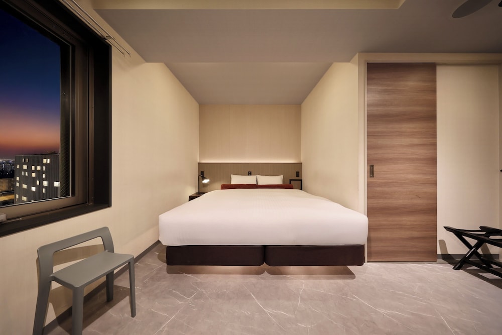 Nipponbashi Crystal Hotel Ii 10/23
