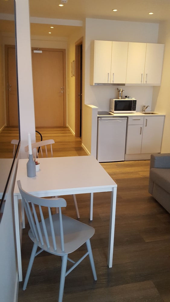 Island Apartments 15/19