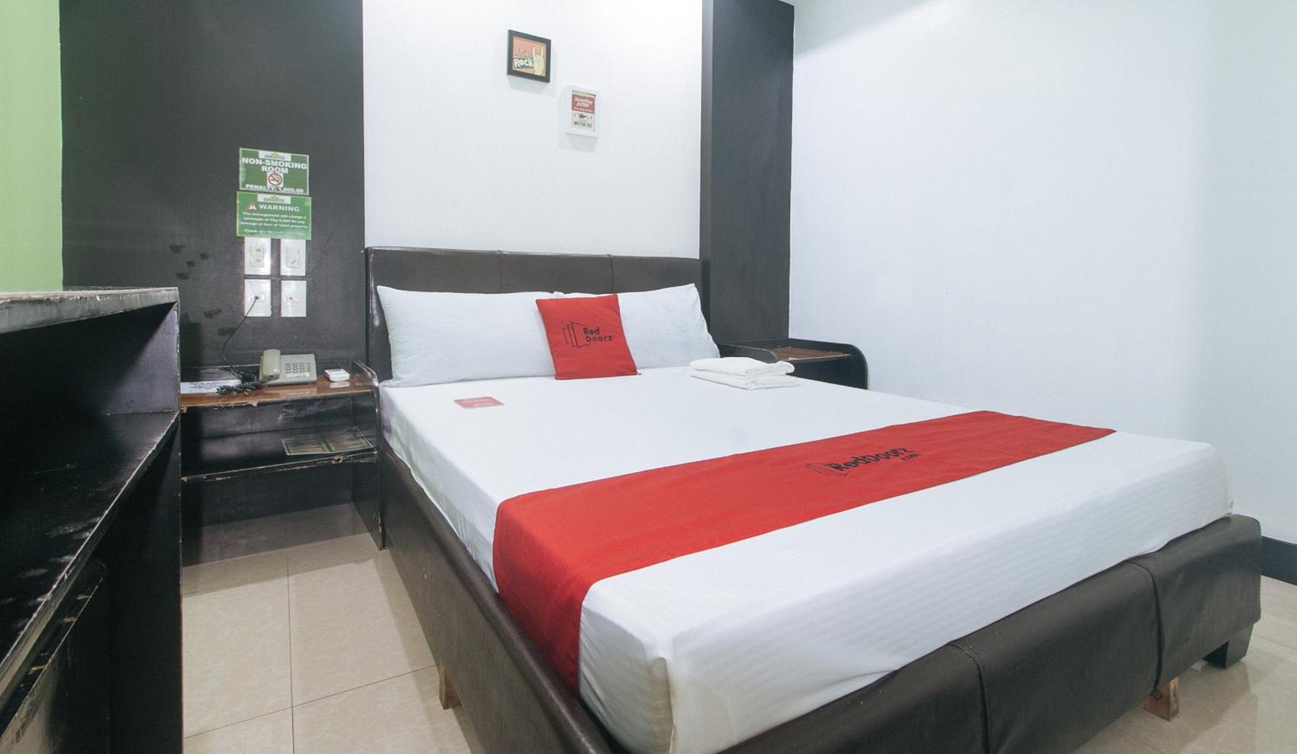 OYO 717 Ranchotel Bayanan 25/50