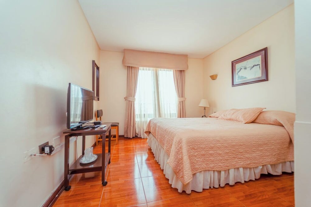Standard, Queen Bed