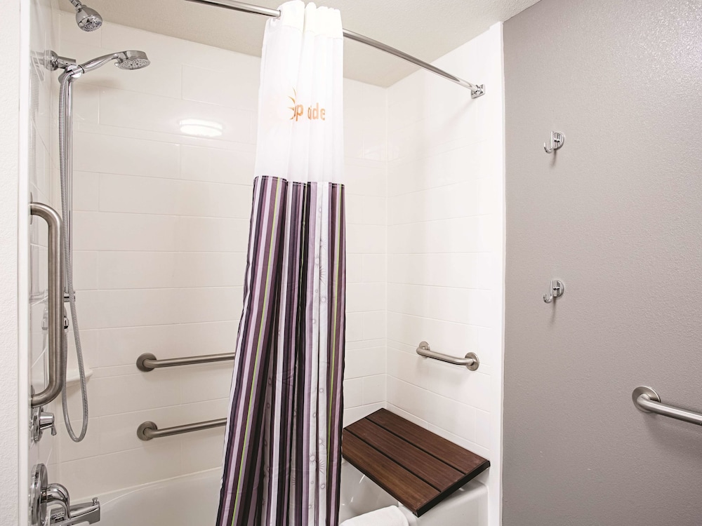 La Quinta Inn & Suites by Wyndham Baltimore N / White Marsh 11/46
