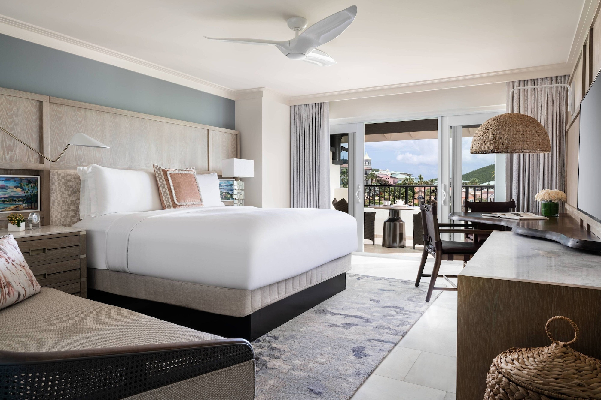 غرفة بسرير كينج بإطلالة على البحر، Ritz Carlton St Thomas 2/4