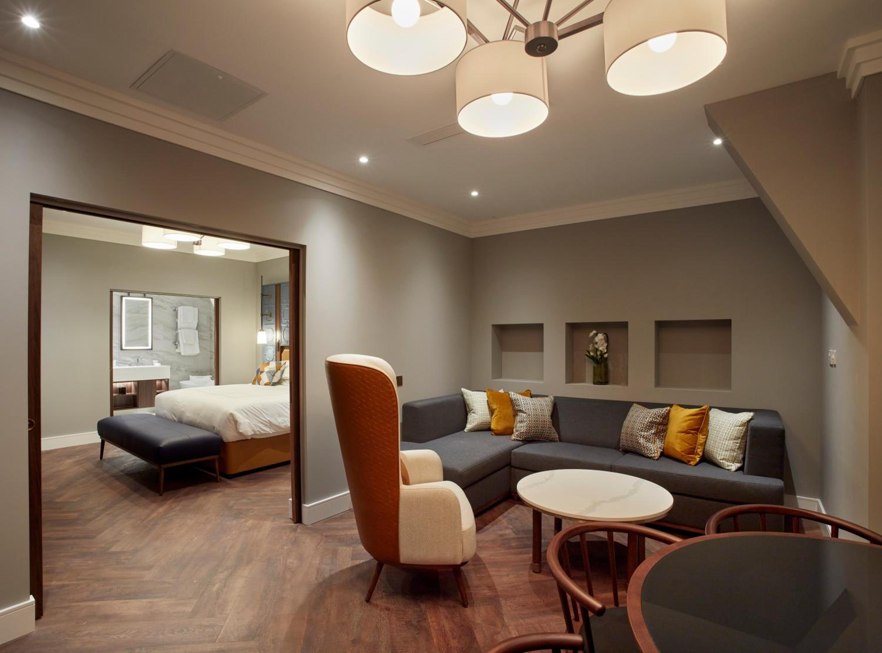 جناح سوبيريور، The Parkgate Hotel 3/6