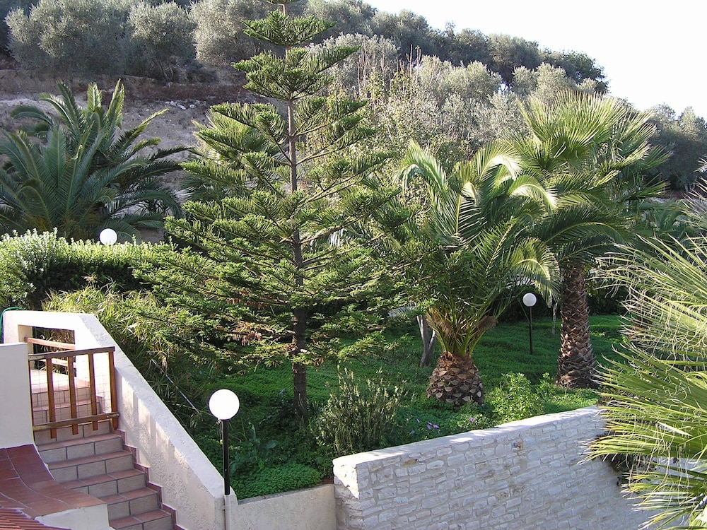 Stratos Villas 24/37