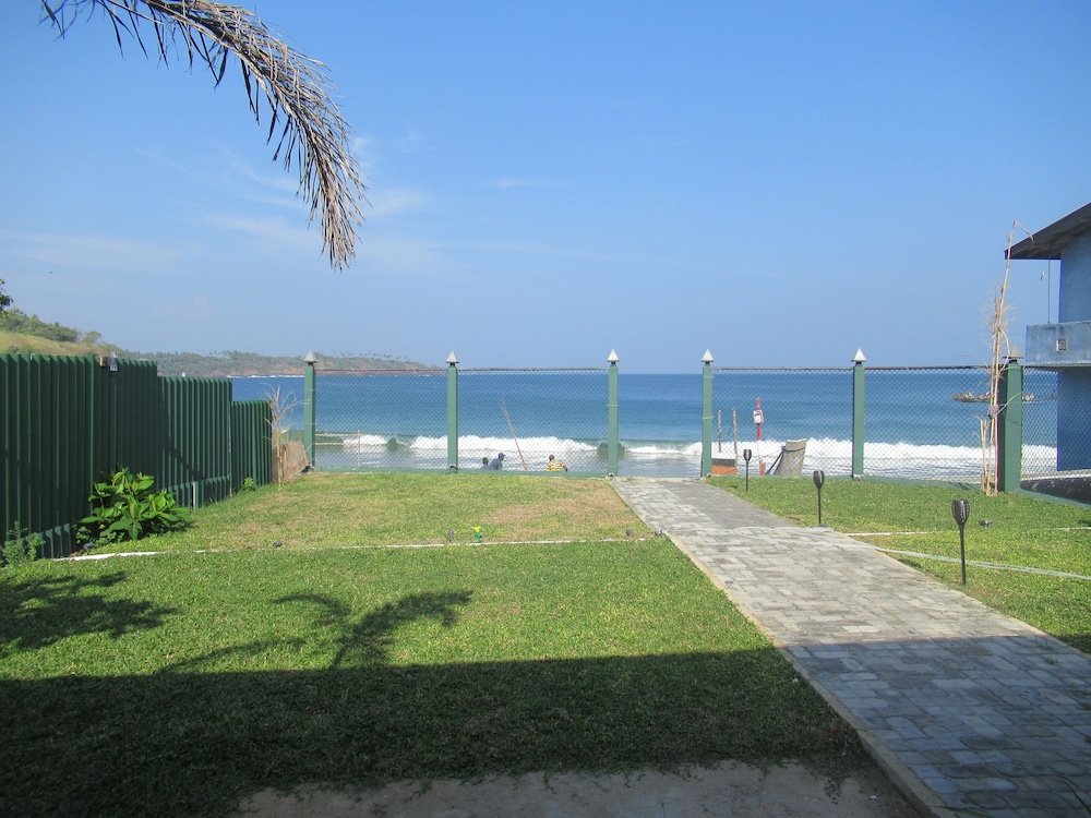 The Bay Beach 18/22