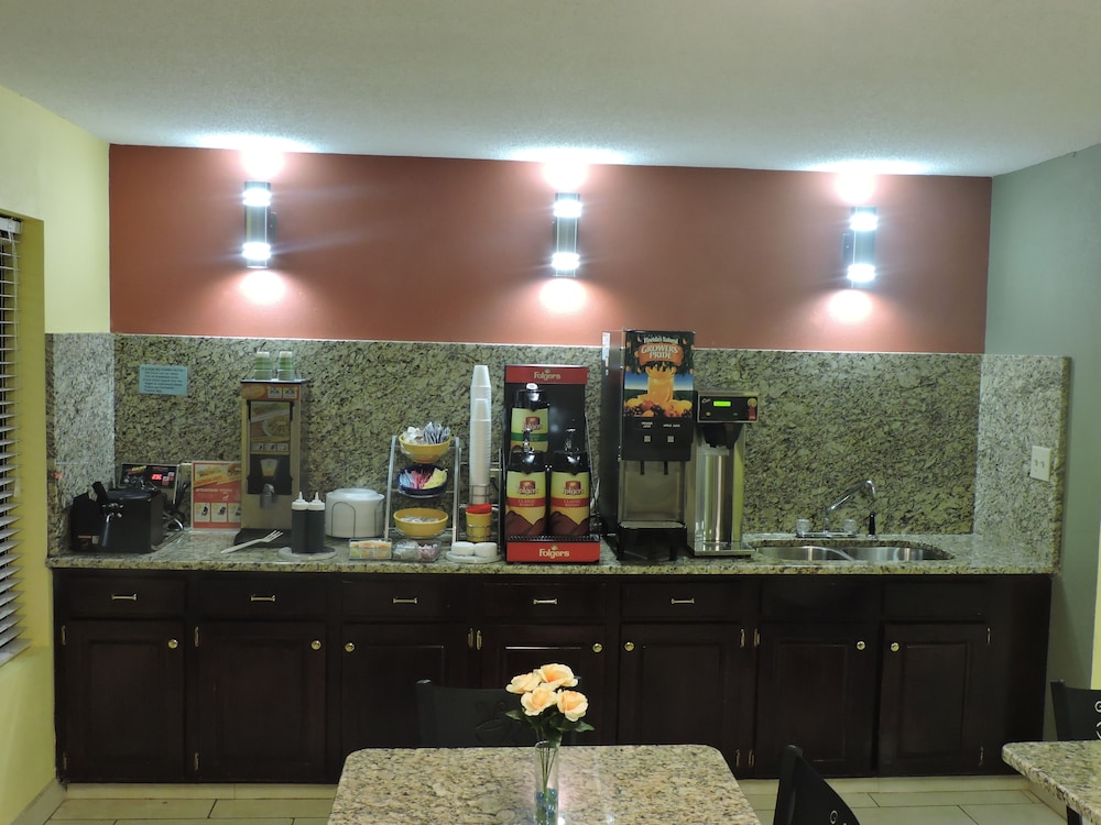 Days Inn By Wyndham Conover-Hickory 28/33