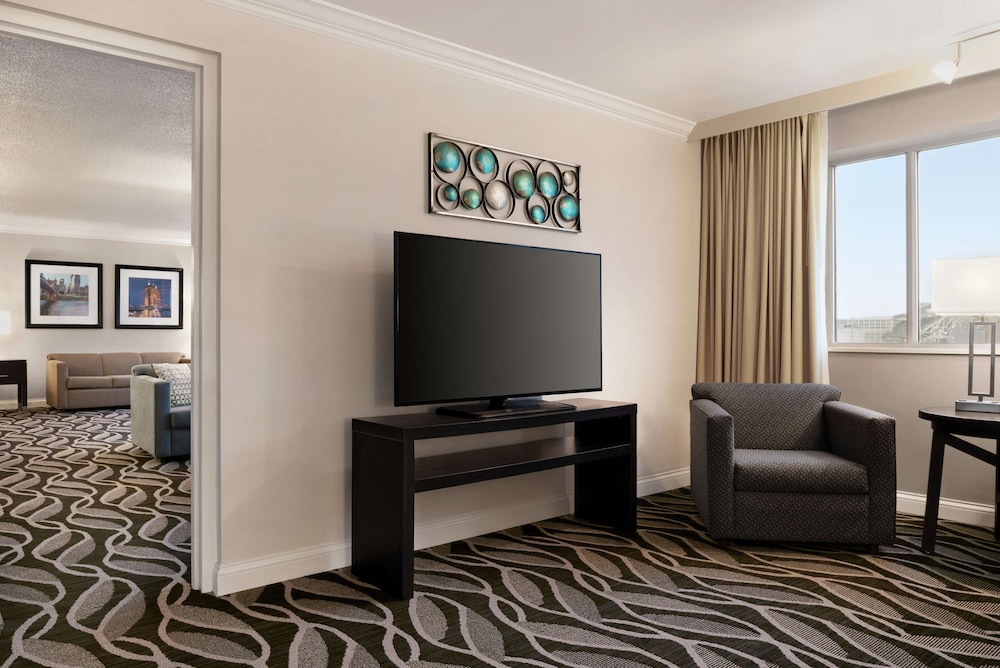 Embassy Suites By Hilton Cincinnati Rivercenter 32/53